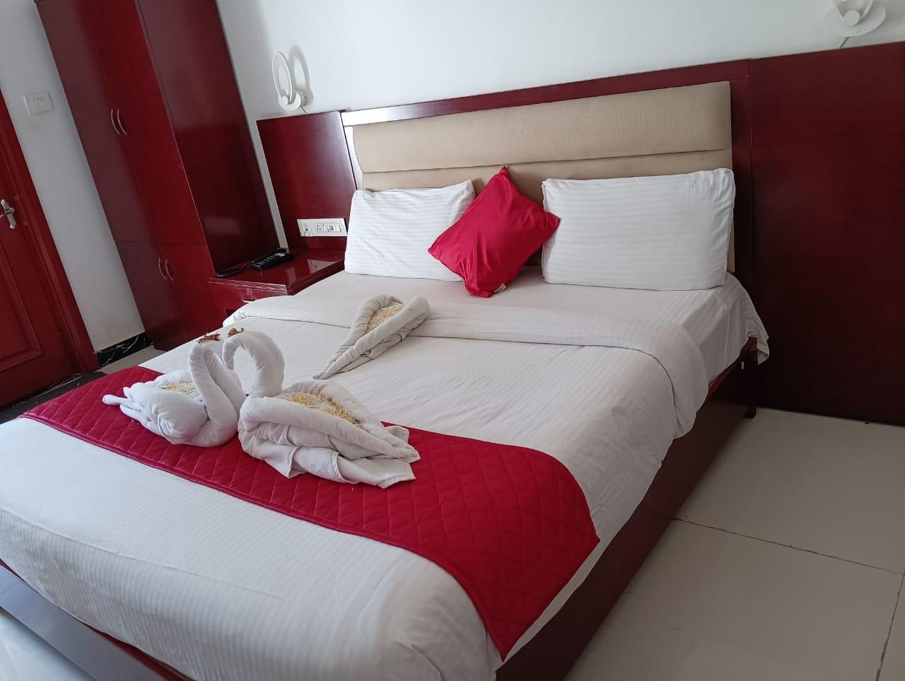 Hotel Aradhana Inn Yercaud Deluxe Room 2
