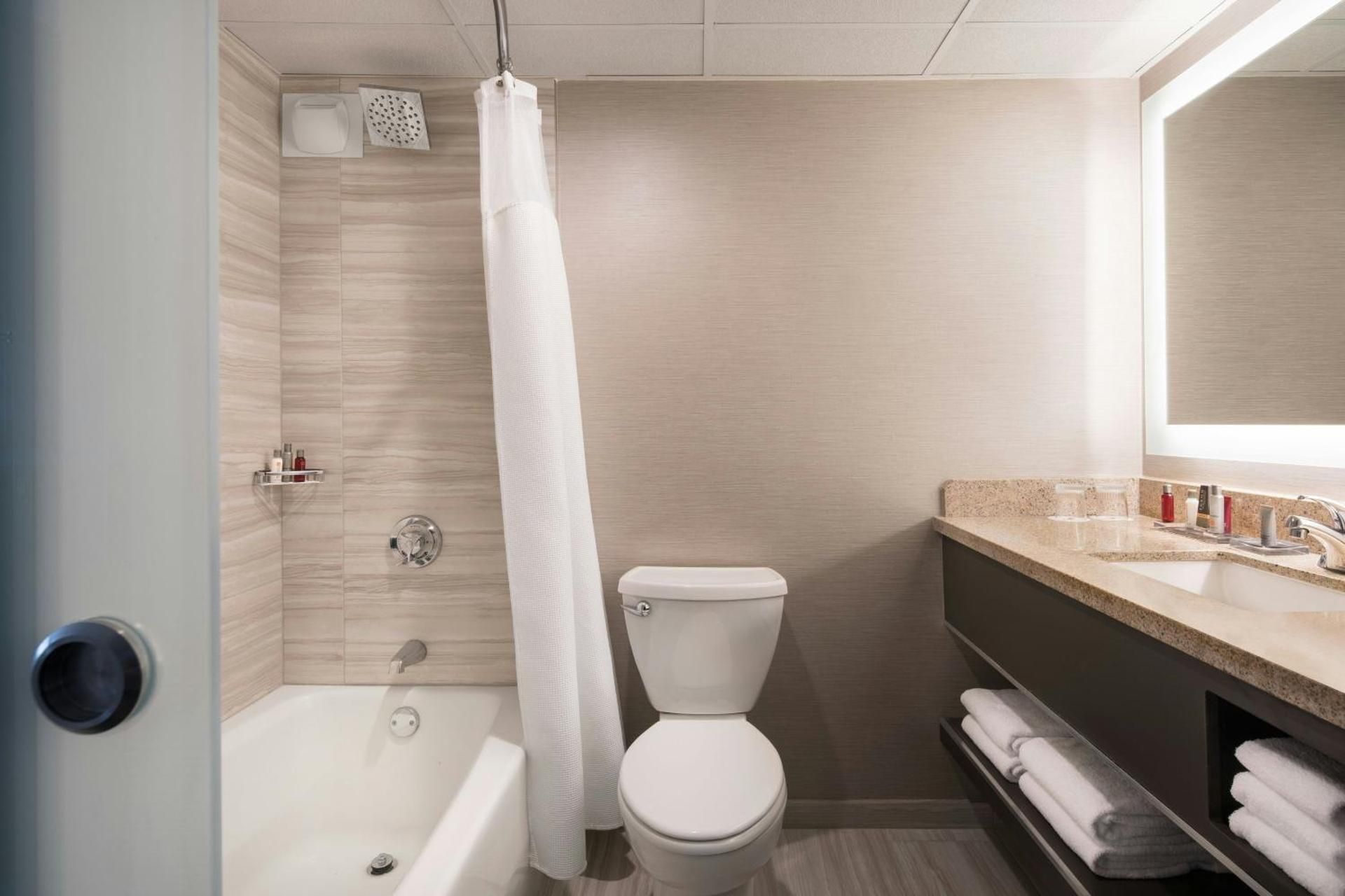 Double Room with Two Double Beds and Adapted Tub - Mobility Accessible