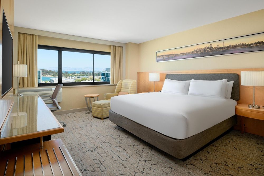 Suite, 1 King Bed, Bay View - No Resort Fee
