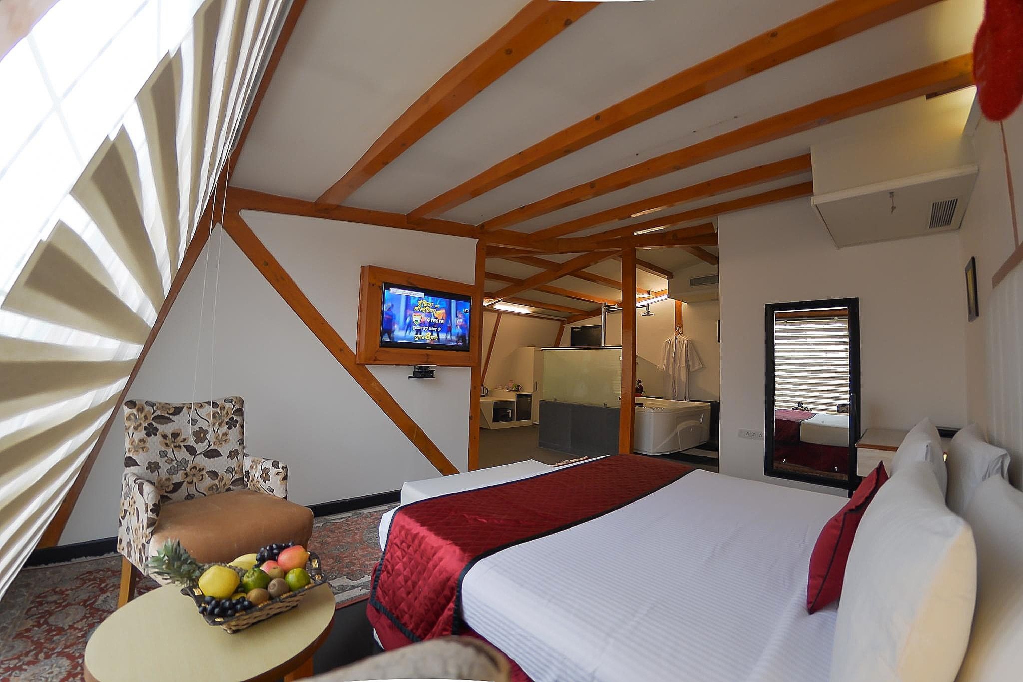 Honeymoon Suite