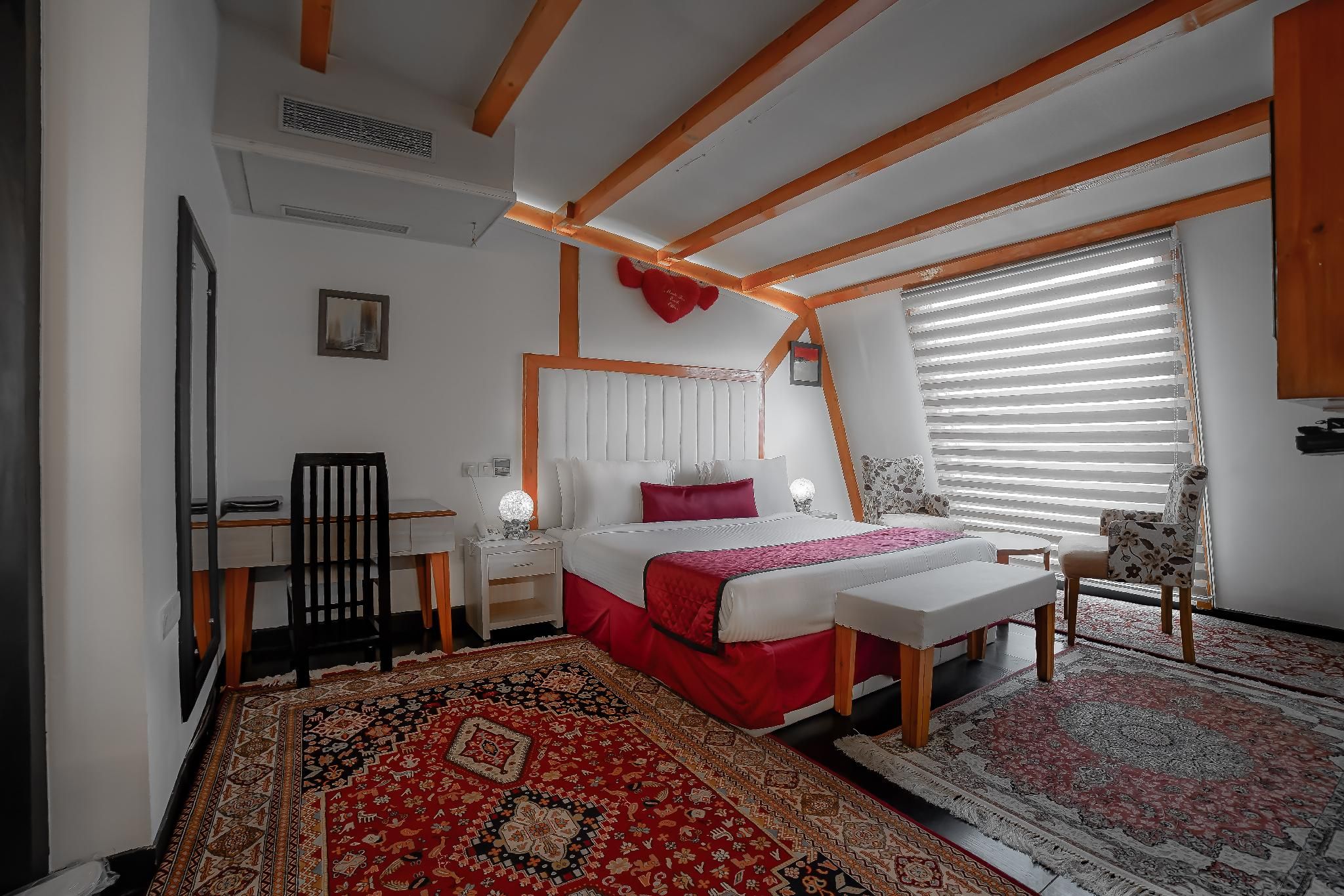 Honeymoon Suite