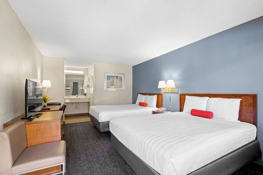 Good Nite Inn - Calabasas Room, 2 Queen Beds 2