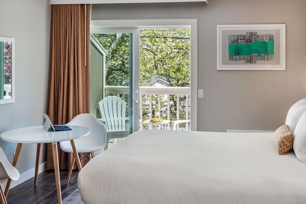 Deluxe Room, 2 Queen Beds, Non Smoking, Patio