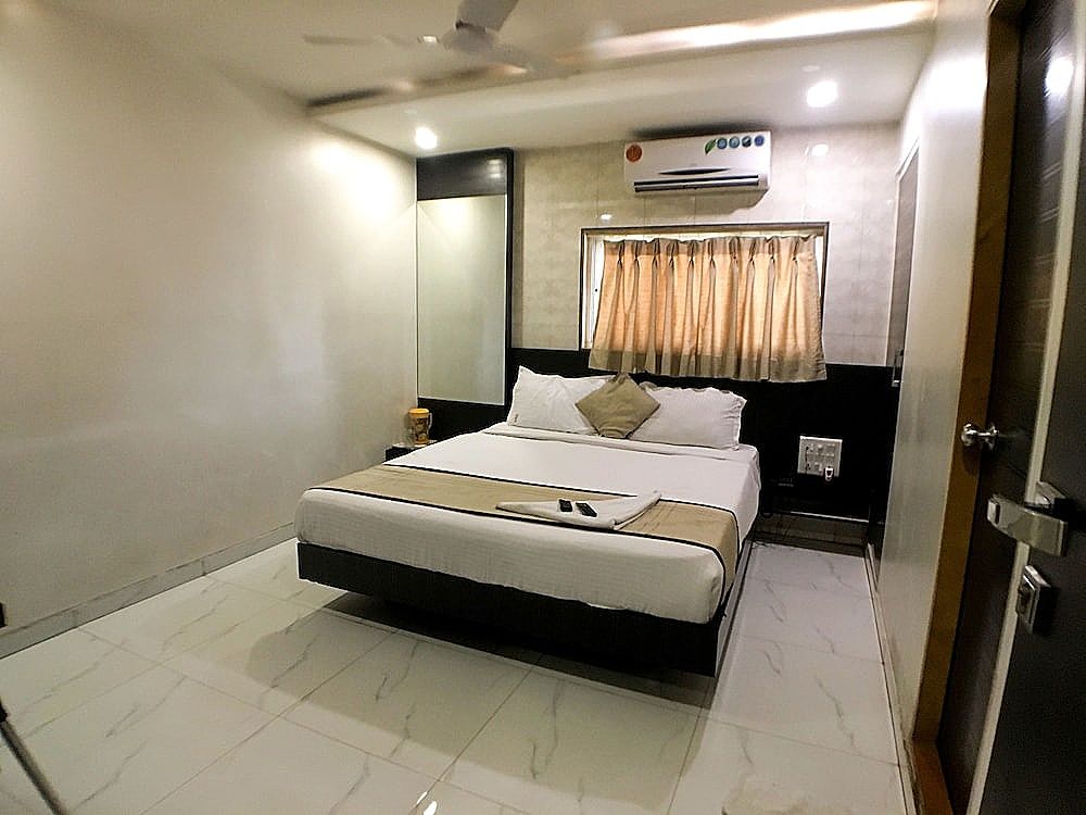 Hotel BKC Palace Inn Deluxe Double Room