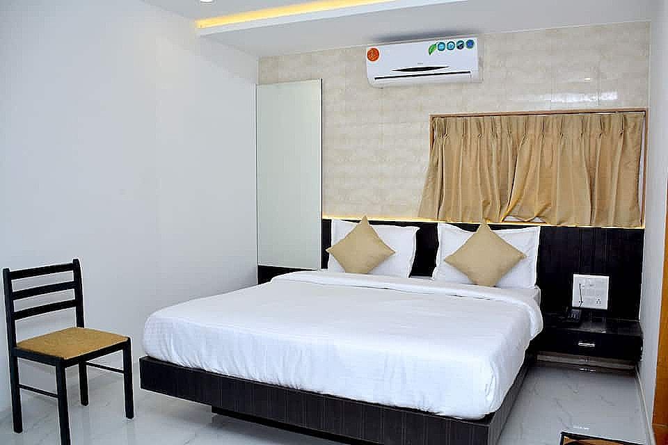 Hotel BKC Palace Inn Deluxe Double Room 4