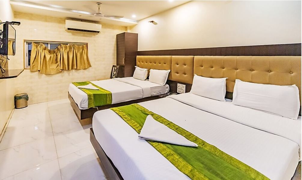 Deluxe Four-Bed Room