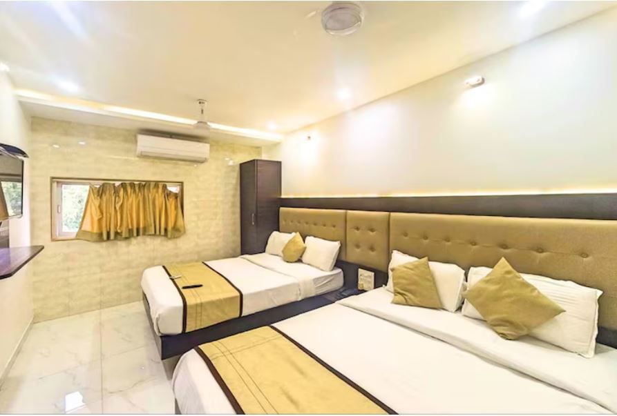 Deluxe Four-Bed Room