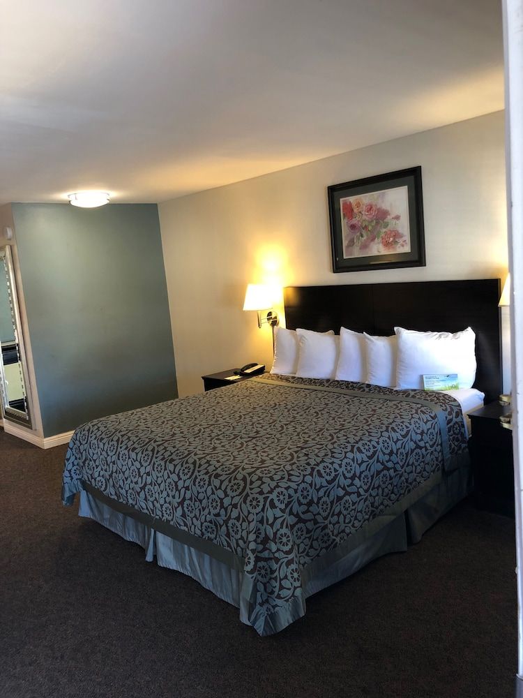 Standard Room, 1 King Bed, Smoking