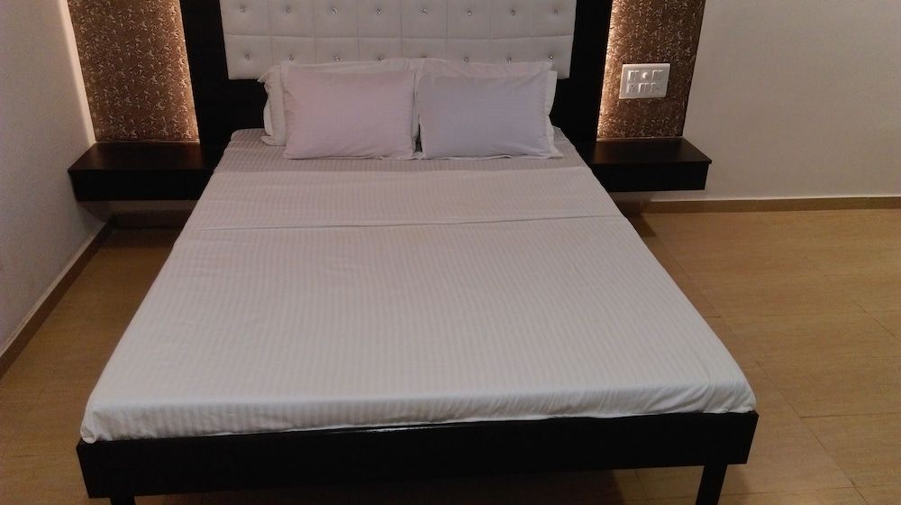 Sun Beach Resort Deluxe Double Room 4