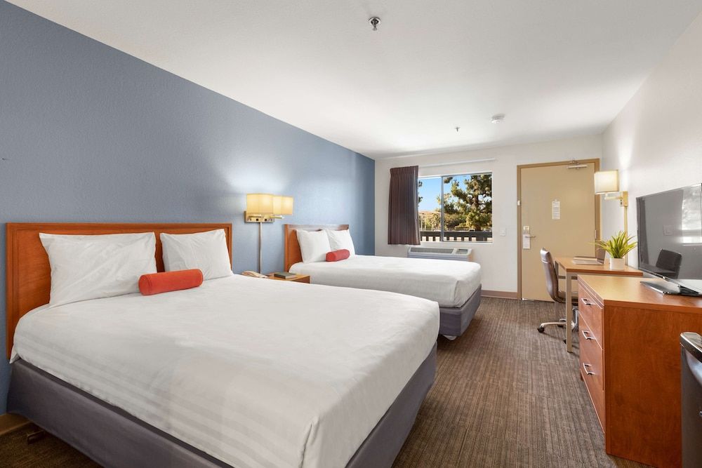 Good Nite Inn Camarillo Deluxe Room, 2 Queen Beds 3