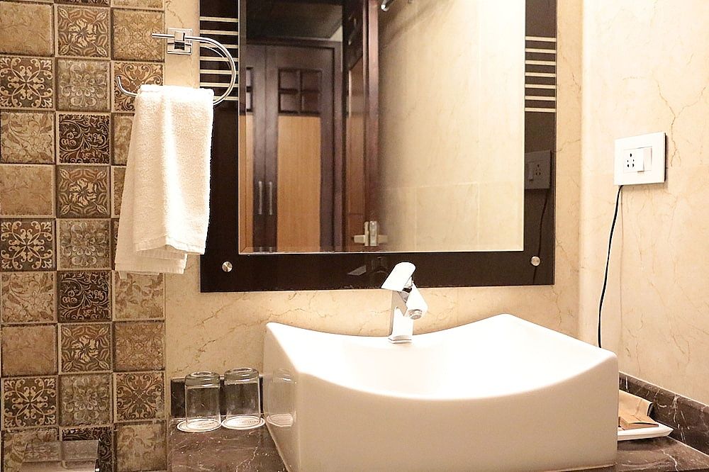 Hotel Landmark Luxury Double or Twin Bed Room 6