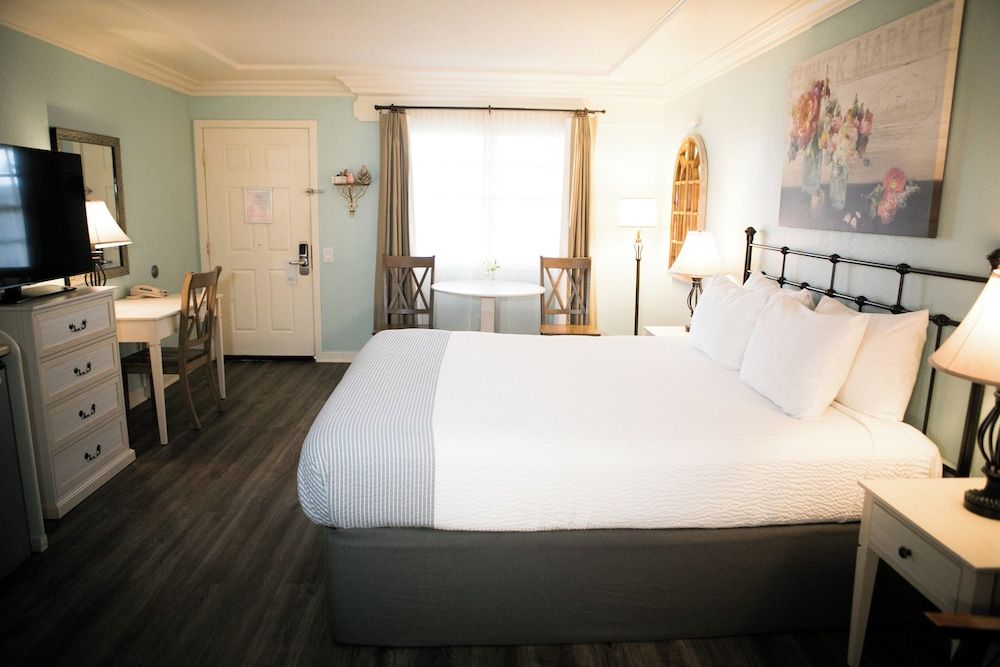 Sea Otter Inn Traditional Room, 1 King Bed 2