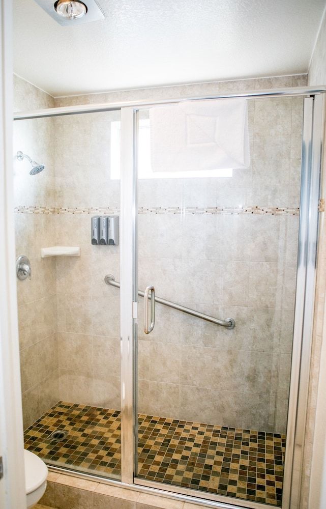 Sea Otter Inn Single Room, 1 King Bed, Ocean View 3