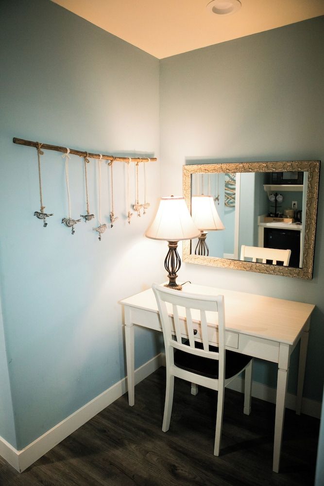 Sea Otter Inn Single Room, 1 King Bed, Ocean View 5