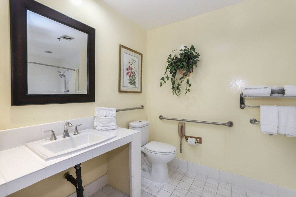 Campbell Inn Deluxe Double Room, 2 Double Beds, Accessible 4