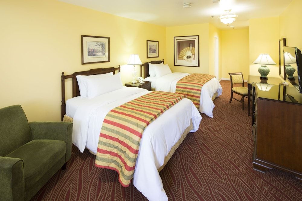 Campbell Inn Deluxe Room, 1 King Bed 3