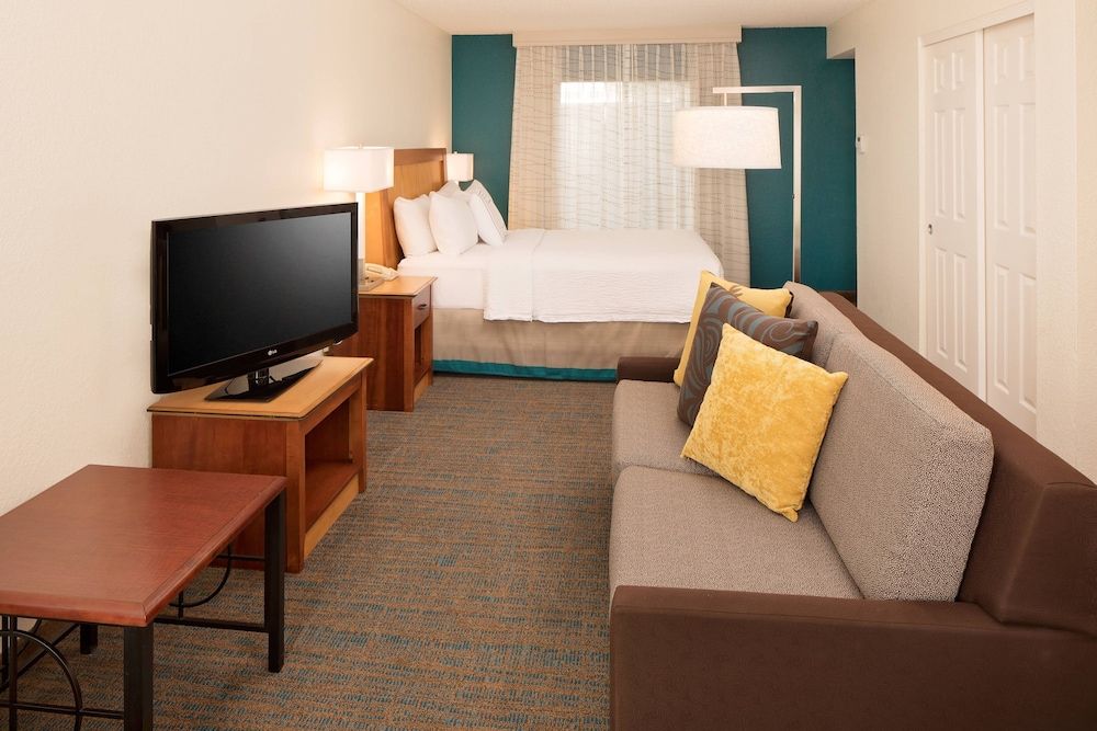 Studio, 1 Queen Bed with Sofa bed (Mobility/Hearing Accessible, Tub)