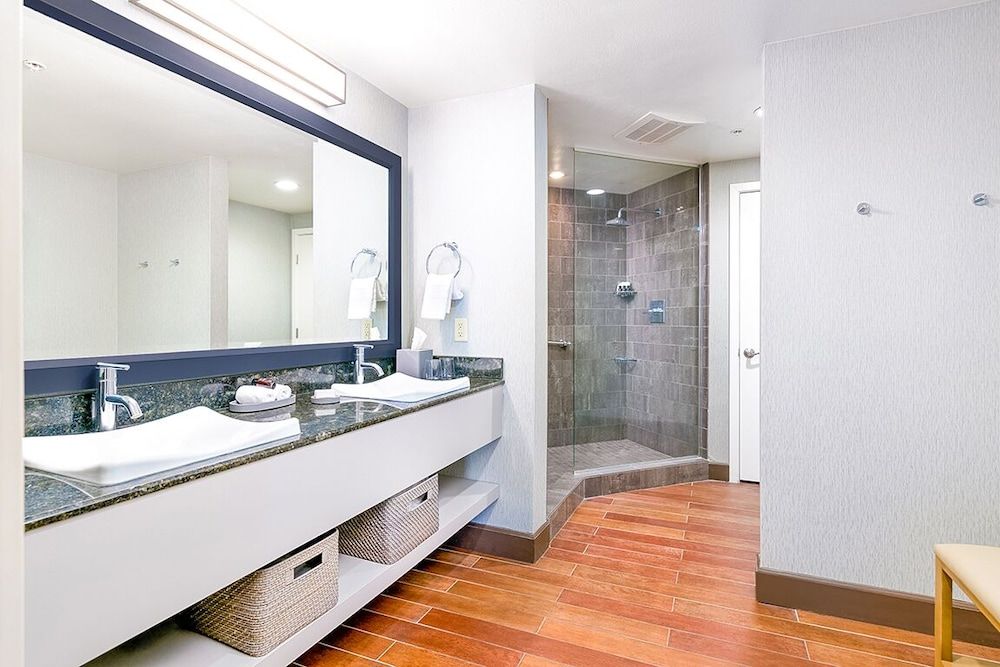 Beach Terrace Pool Terrace, 2 Queen Beds, Pool & Ocean View 4