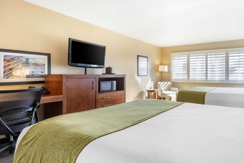 Standard Room, 2 Queen Beds, Non Smoking, Refrigerator & Microwave