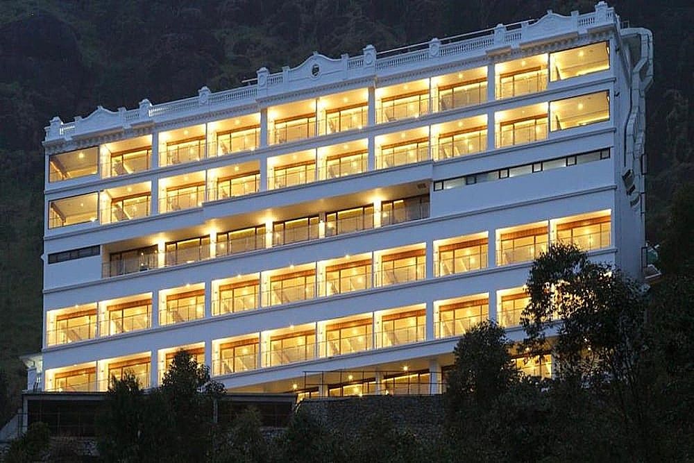 PLUM JUDY - THE LEISURE HOTEL