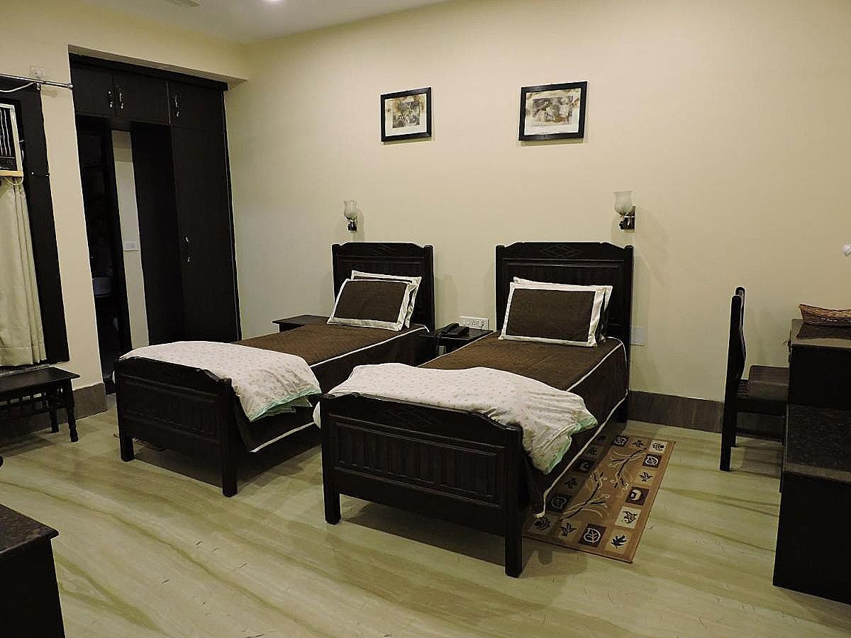 Deluxe Twin Room with Balcony