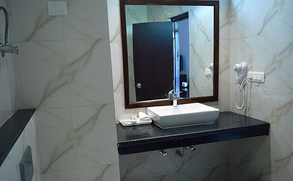 The Tranquil Inn Premium Lanai  Private Balcony with Jogni Water and Valley View 6