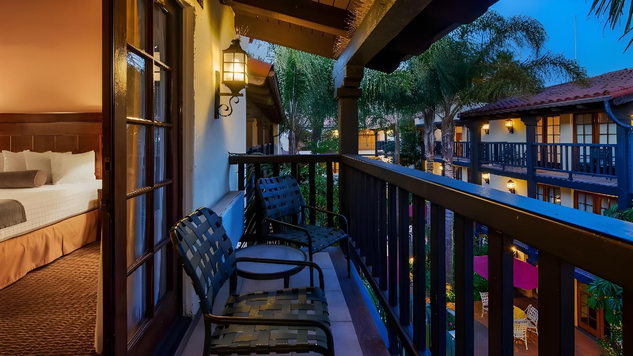 2 Queen Beds, Nonsmoking, Courtyard