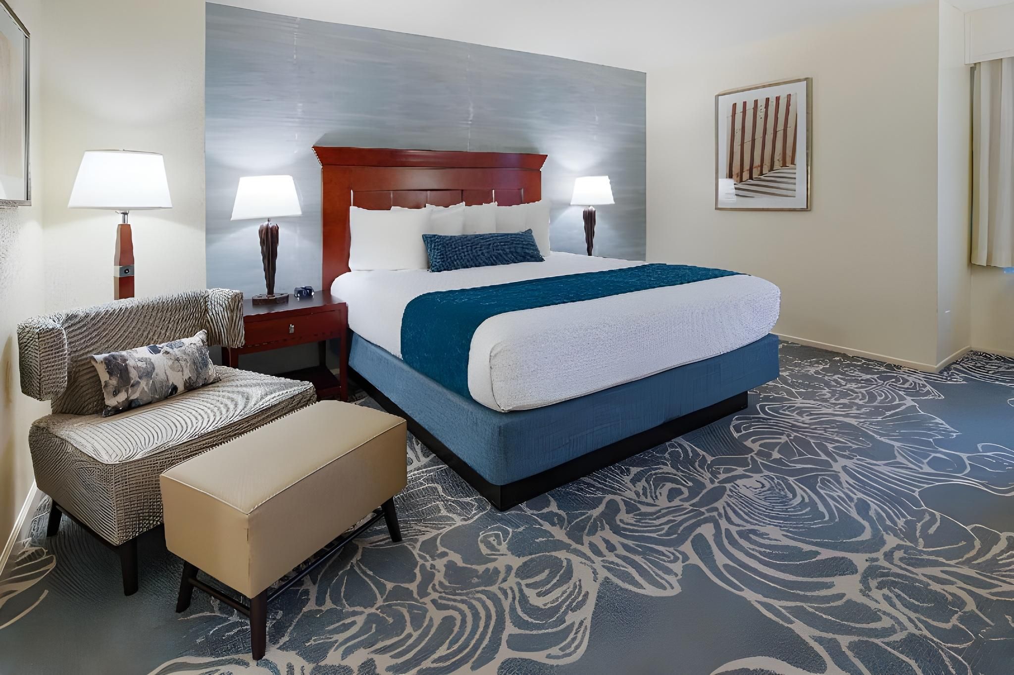 Best Western Plus Carpinteria Inn 1 King Bed, Nonsmoking, Courtyard