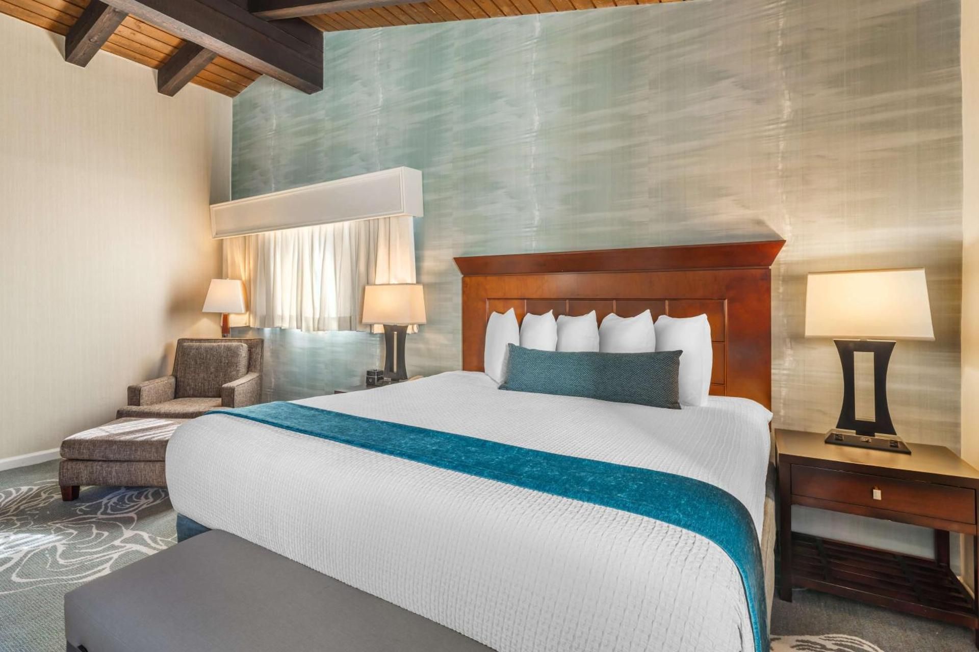 Suite - 1 King Bed, Nonsmoking, Full Kitchen, Living Room, Oversized Room, Sofabed