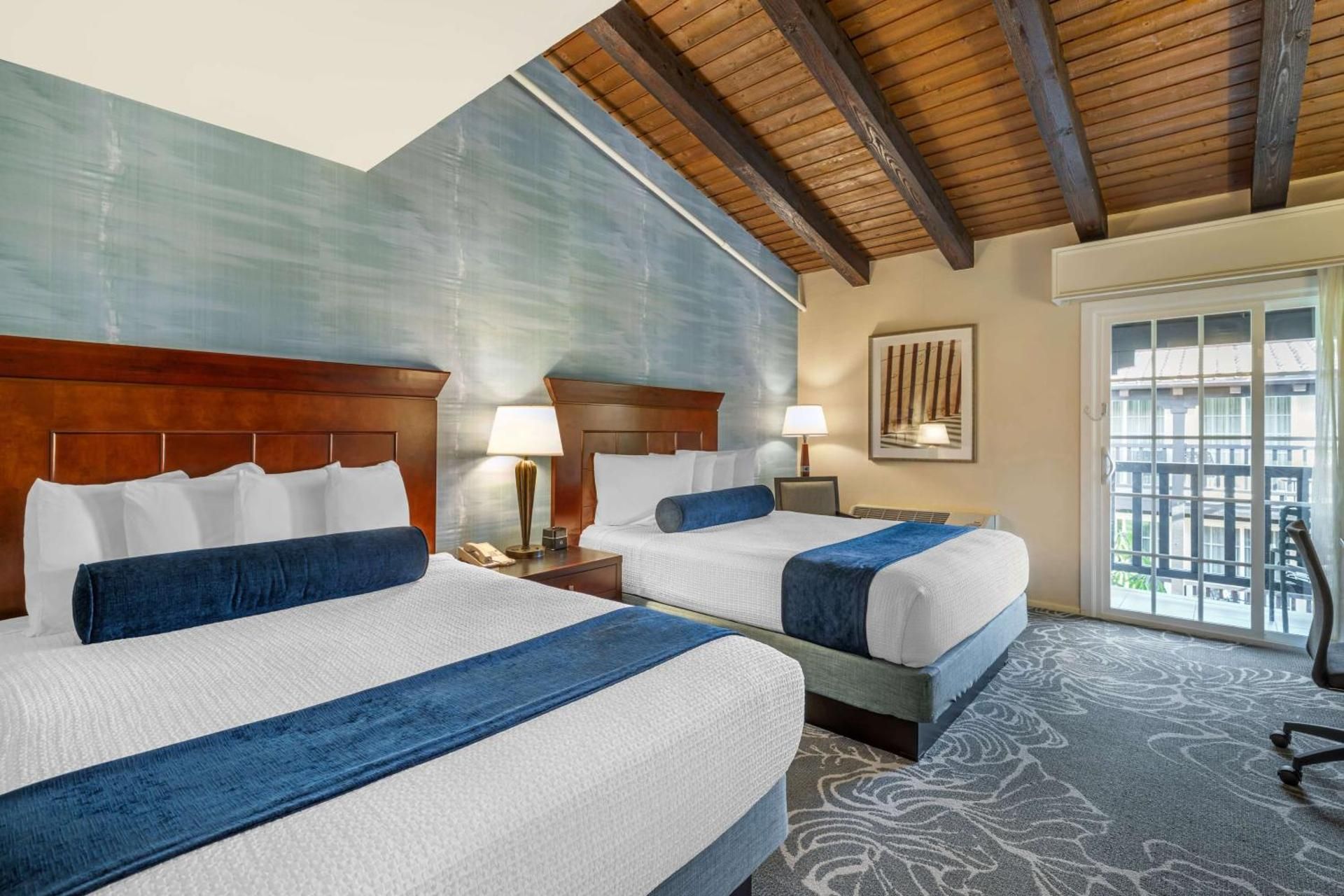 2 queen beds, nonsmoking