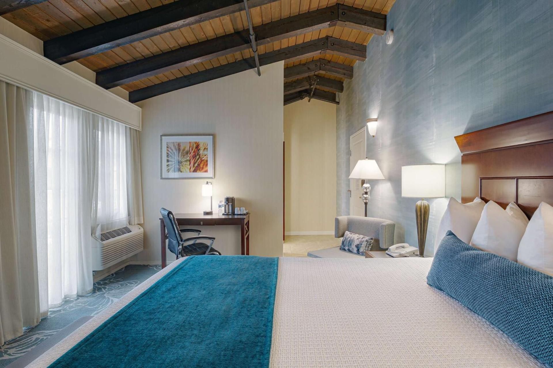 Suite - 1 King Bed, Nonsmoking, Private Balcony