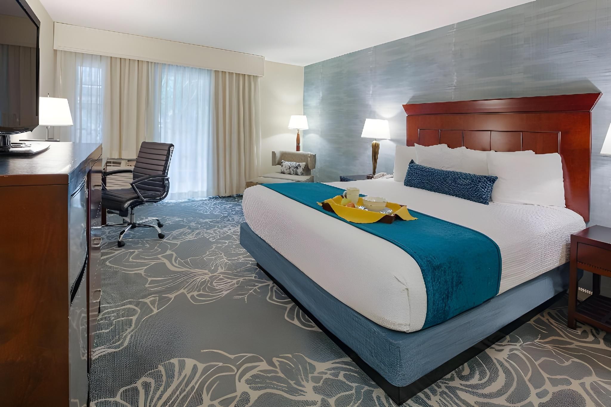 1 King Bed, Nonsmoking