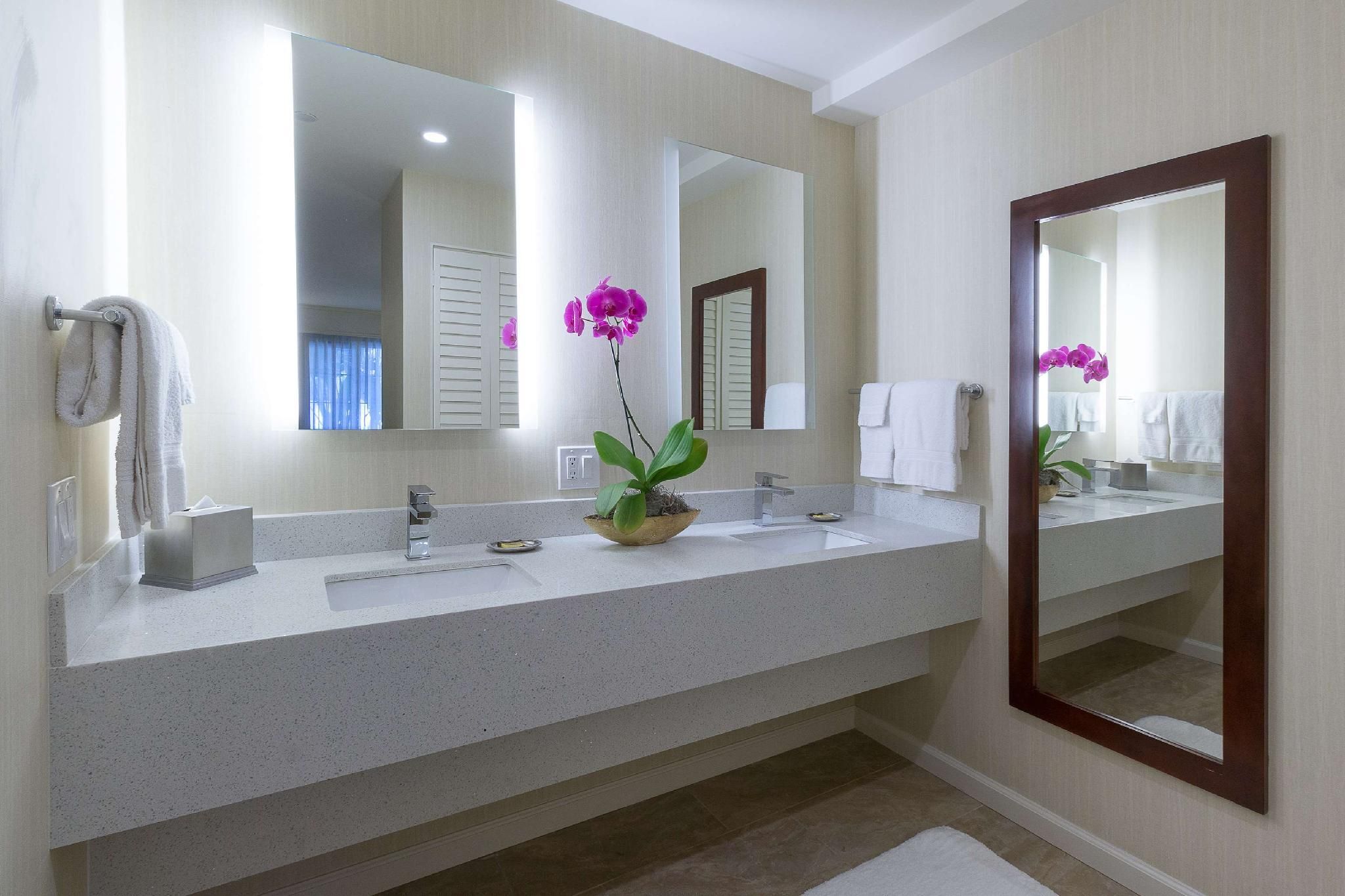 Suite - 1 King Bed, Nonsmoking, Full Kitchen, Living Room, Oversized Room, Sofabed
