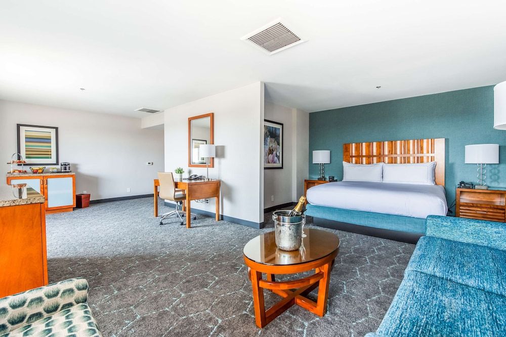 Executive Suite, Balcony