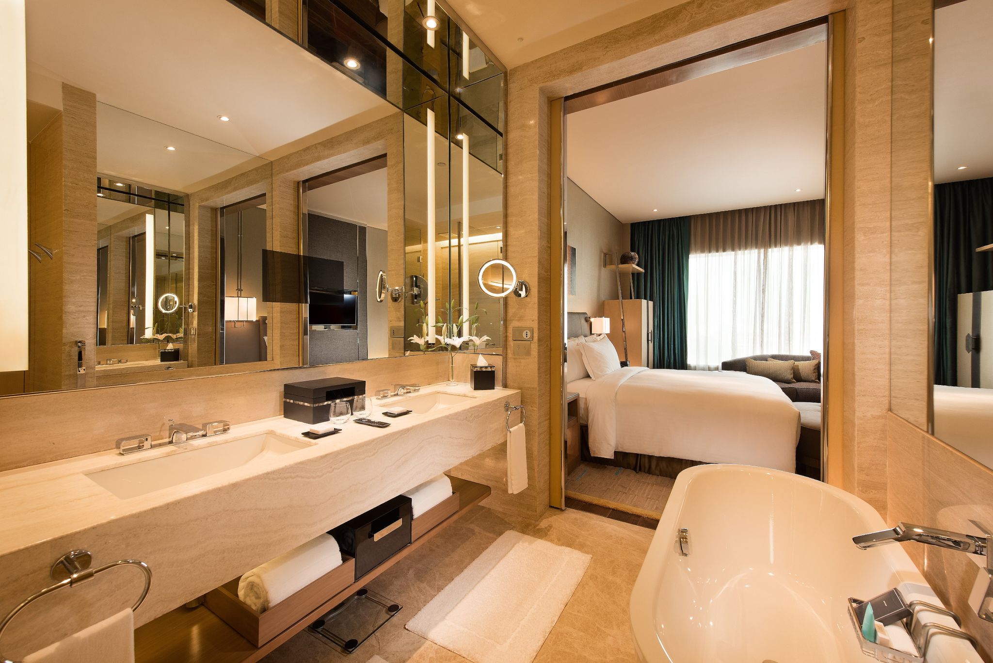 Conrad Pune by Hilton Deluxe Room, 1 King Bed 3