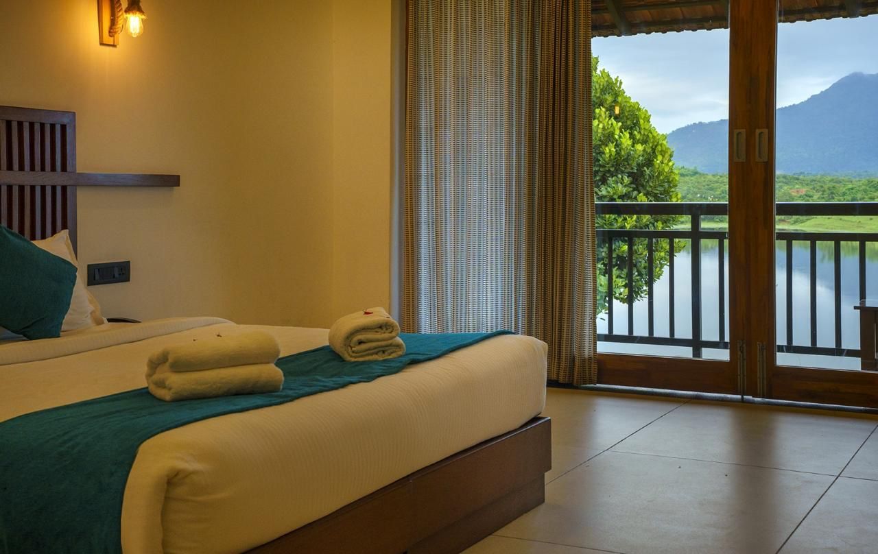 Vistara by the Lake Resort Premium Lake View with balcony 4