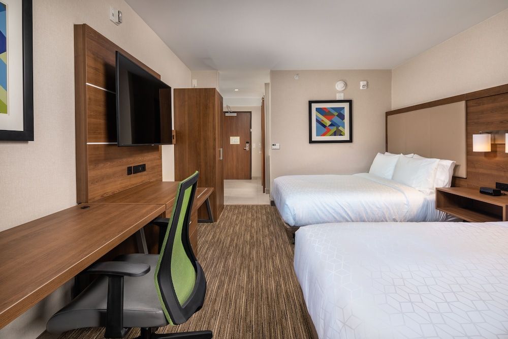 Standard Room, 2 Queen Beds, Accessible Bathtub (Communications)