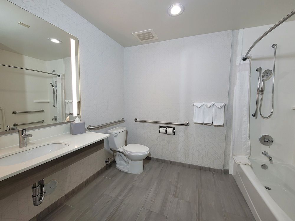 Standard Room, 2 Queen Beds, Accessible (Communications, Mobility, Access Tub)