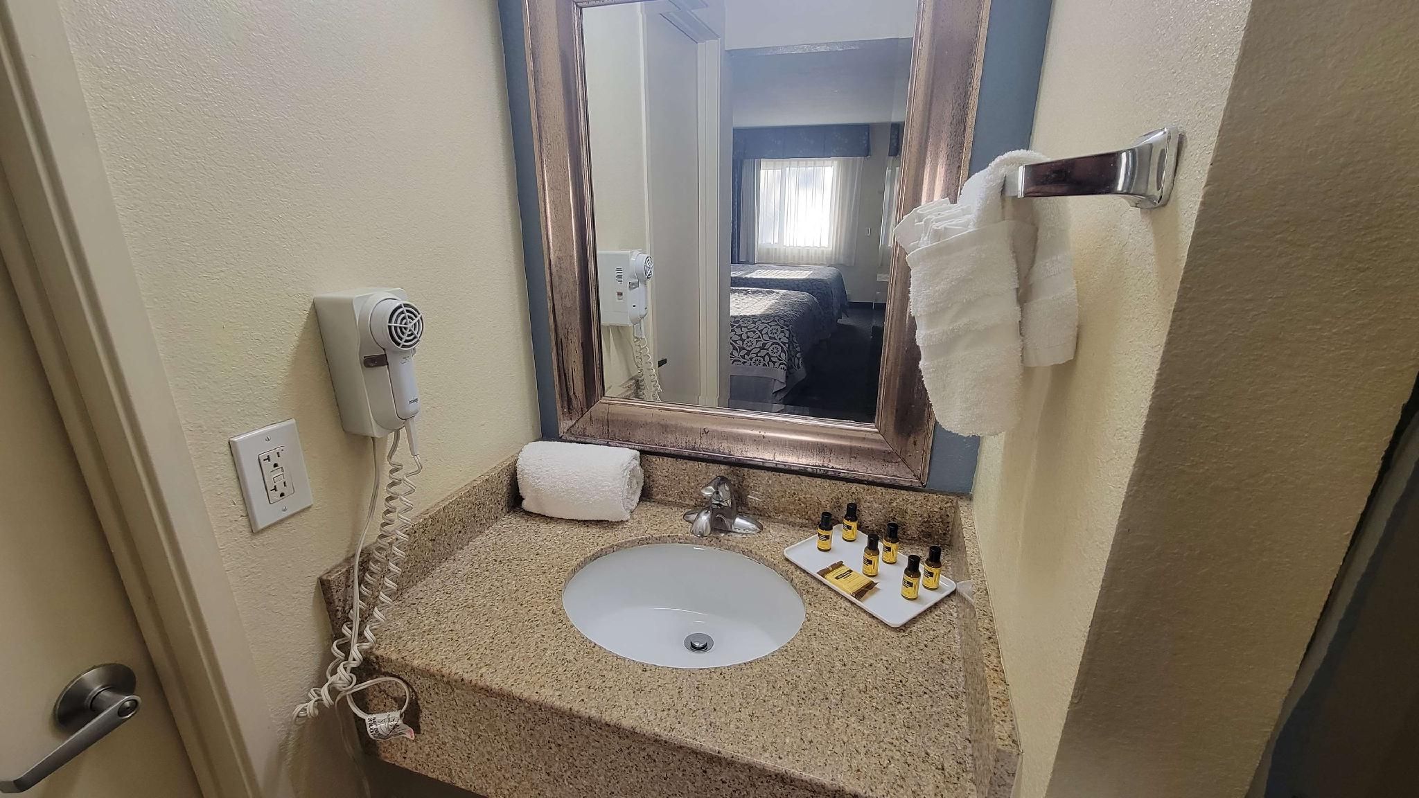 2 queen beds, nonsmoking