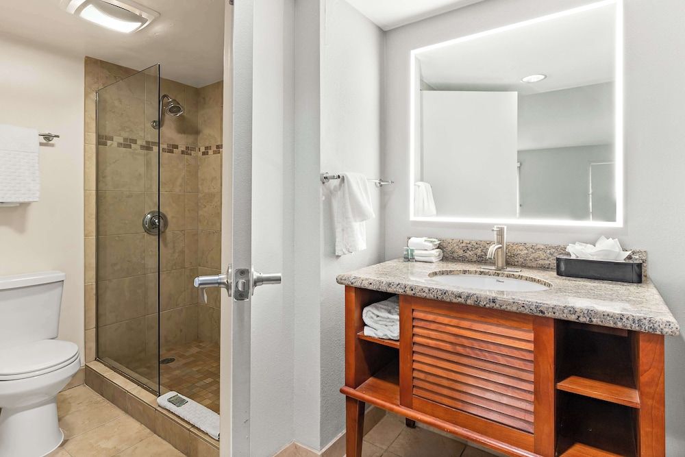 Best Western Chula Vista/Otay Valley Hotel Standard Room, 2 Queen Beds, Non Smoking, Refrigerator & Microwave 4