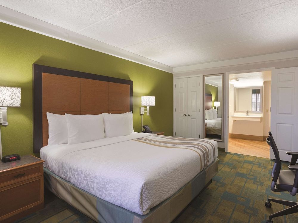 Room, 1 King Bed, Accessible, Non Smoking (Mobility Accessible)