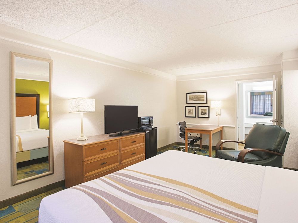 Standard Room, 1 King Bed, Non Smoking