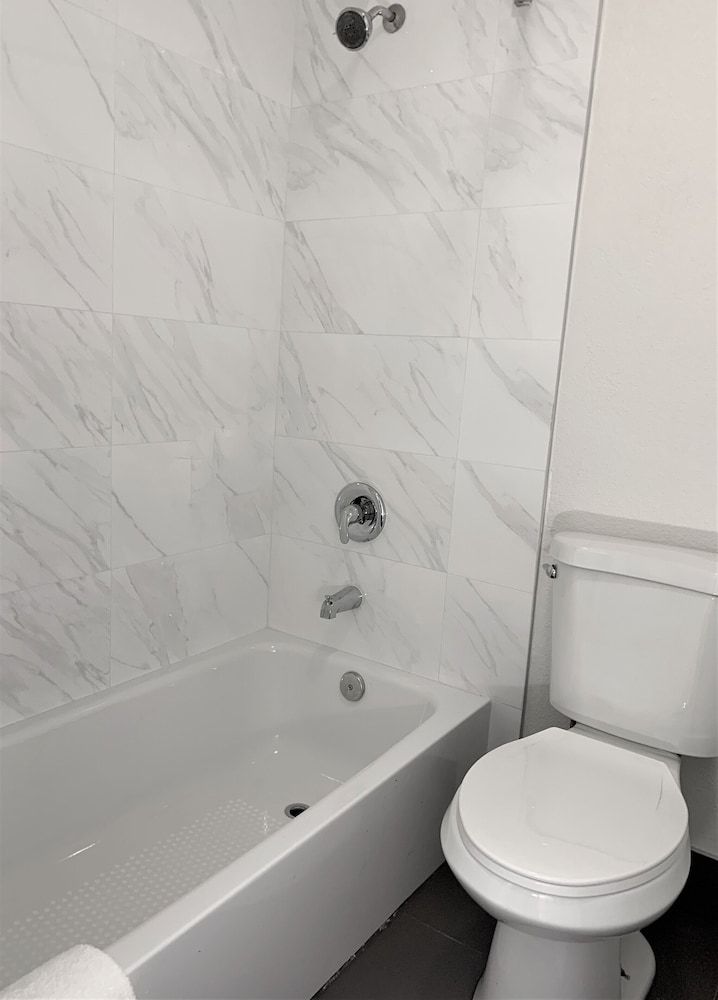 Howard Johnson Suites by Wyndham San Diego Chula Vista/BayFt Studio Suite, Two Double Beds with Sofa bed, Non Smoking 10