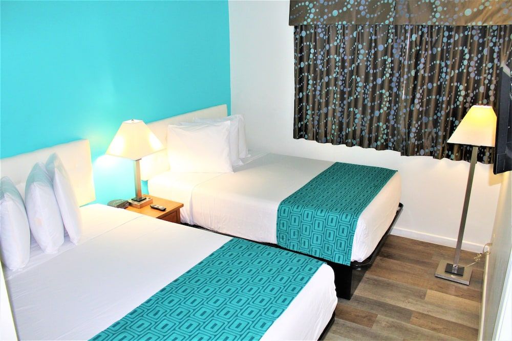 Howard Johnson Suites by Wyndham San Diego Chula Vista/BayFt Studio Suite, Two Double Beds with Sofa bed, Non Smoking 7