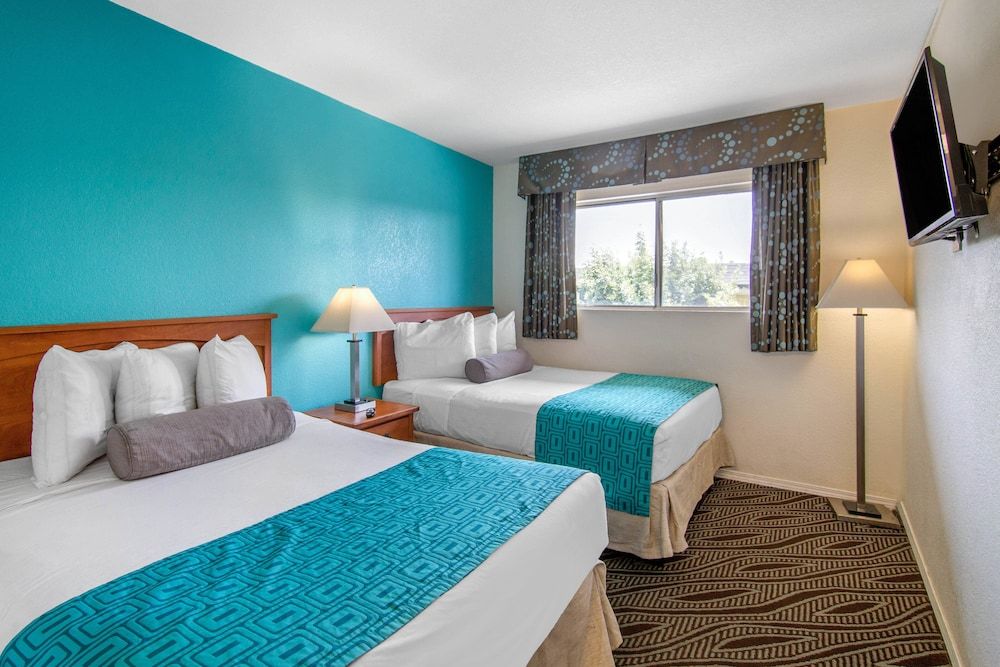 Howard Johnson Suites by Wyndham San Diego Chula Vista/BayFt Studio Suite, Two Double Beds with Sofa bed, Non Smoking
