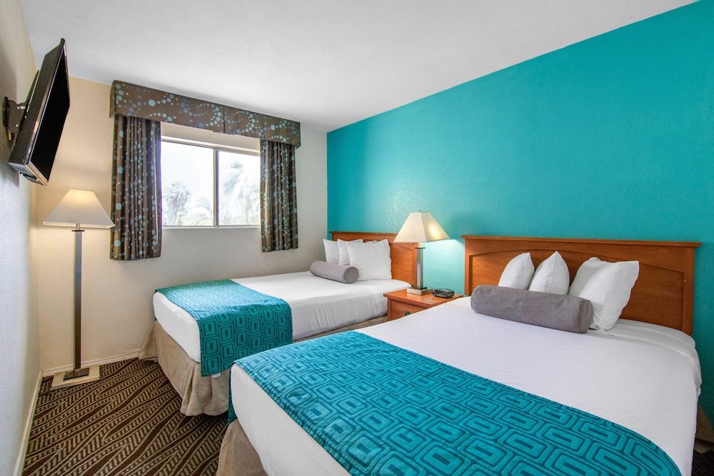 Howard Johnson Suites by Wyndham San Diego Chula Vista/BayFt Studio Suite, Two Double Beds with Sofa bed, Non Smoking 2