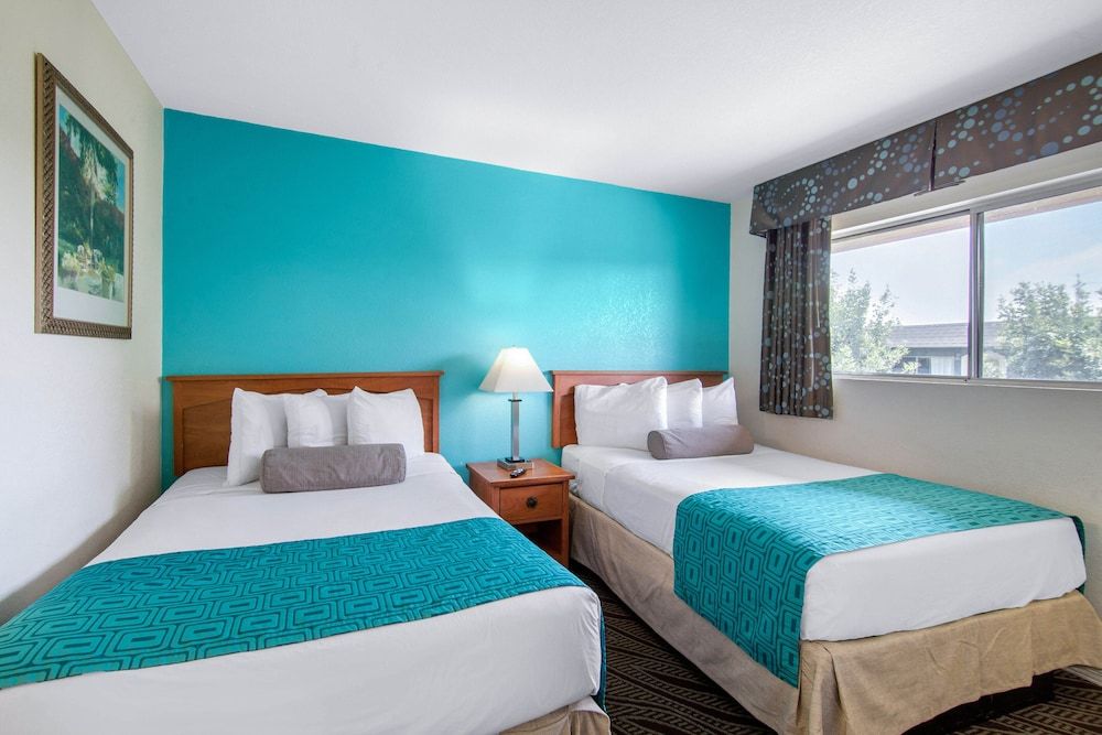Howard Johnson Suites by Wyndham San Diego Chula Vista/BayFt Studio Suite, Two Double Beds with Sofa bed, Non Smoking 3