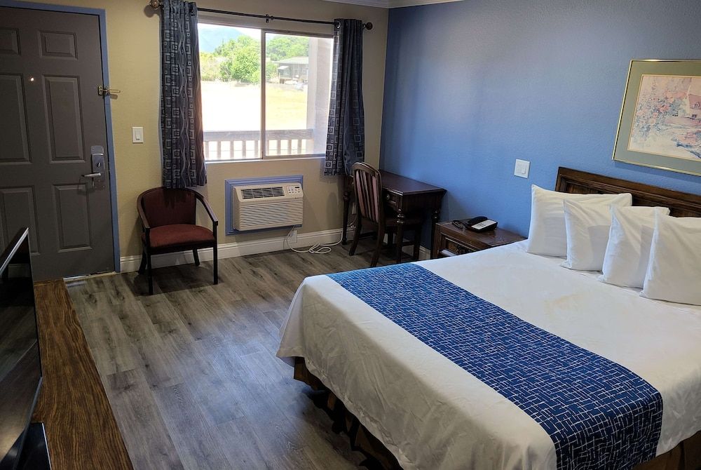 Standard Room, 1 King Bed