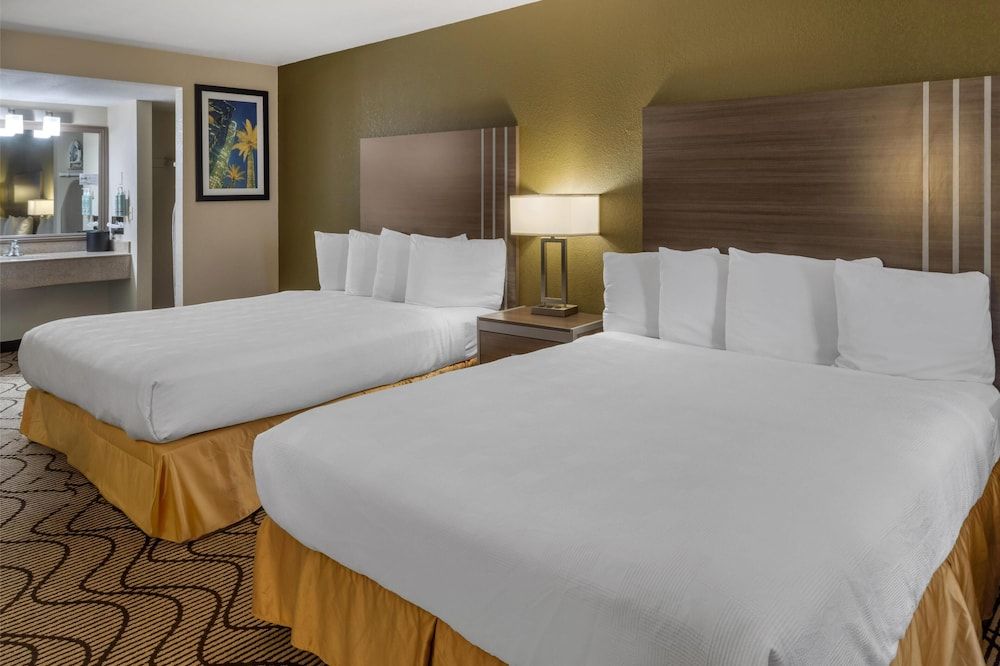 Standard Room, 2 Queen Beds, Non Smoking, Jetted Tub