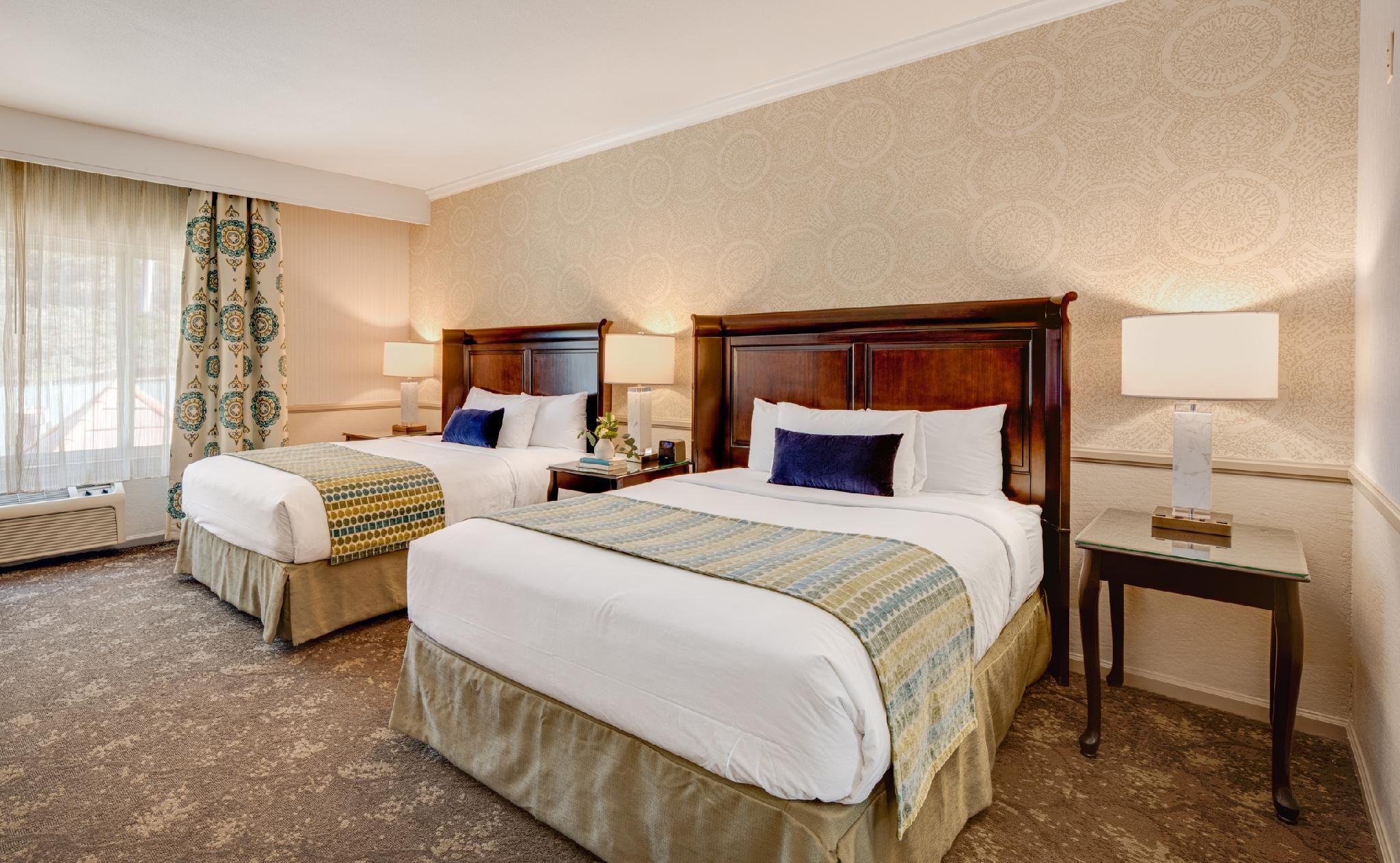 2 Queen Beds